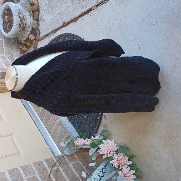 jacket or ponchos - Picture 2 of 14